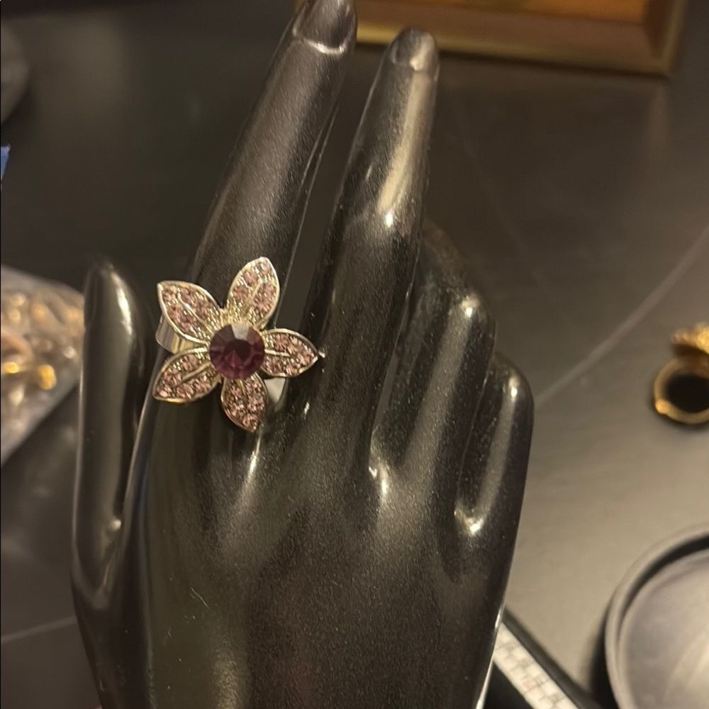 Elegant Rhinestone Floral Ring - Picture 2 of 5